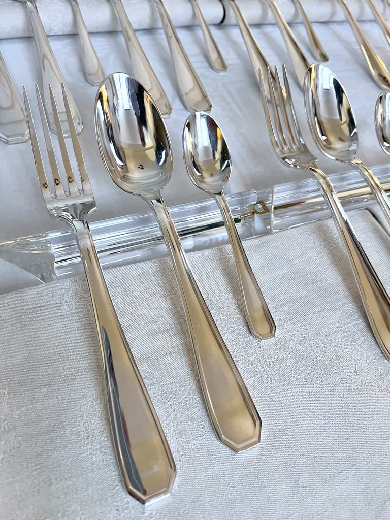 couverts-metal-argente-menagere-art-deco-style-1930-vaisselle-moderne-argenterie-antiquaire-brocante-en-ligne