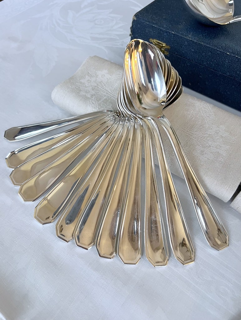 cuilleres-a-potage-anciennes-metal-argente-menagere-art-deco-orfevre-brocante-antiquaire-art-de-la-table-20e-siecle