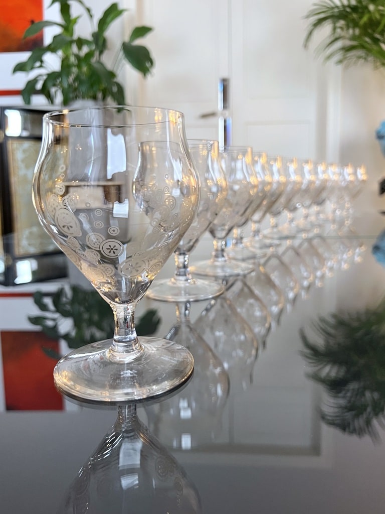service-verres-en-cristal-art-deco-grave-a-l-acide-vaisselle-moderne-20e-siecle-antiquaire-brocante-vintage