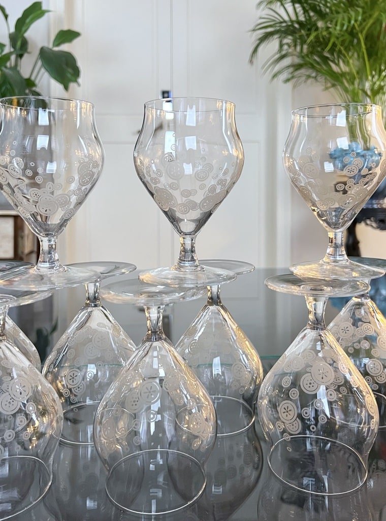 service-de-verres-anciens-en-cristal-epoque-art-deco-1930-brocante-antiquaire-vaisselle-vintage-20e-siecle