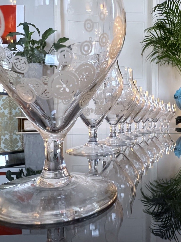 verres-a-pied-en-cristal-epoque-art-deco-grave-a-l-acide-art-de-la-table-brocante-antiquites