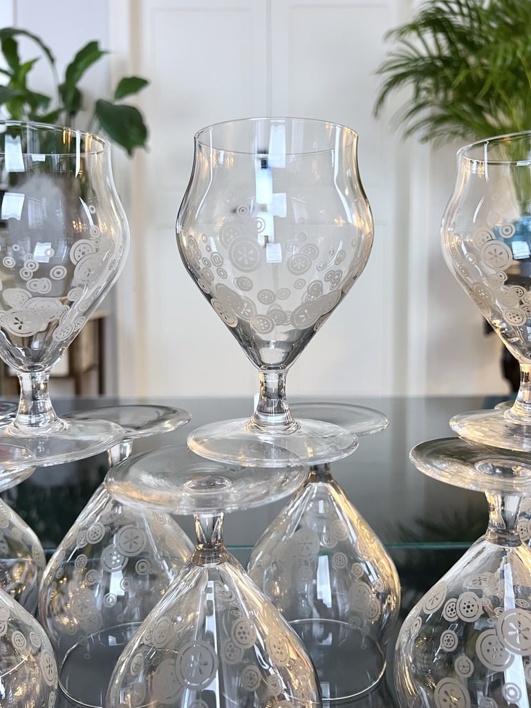 verres-a-pied-en-cristal-decor-grave-a-l-acide-service-de-table-art-deco-1930-antiquaire-brocante-art-de-la-table