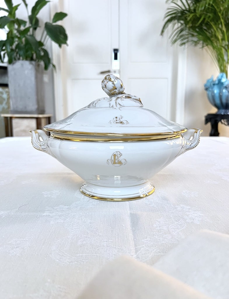 legumier-couvert-porcelaine-blanche-limoges-jean-pouyat-monogrammes-fretel-artichaut-antiquaire-art-de-la-table-19e-siecle