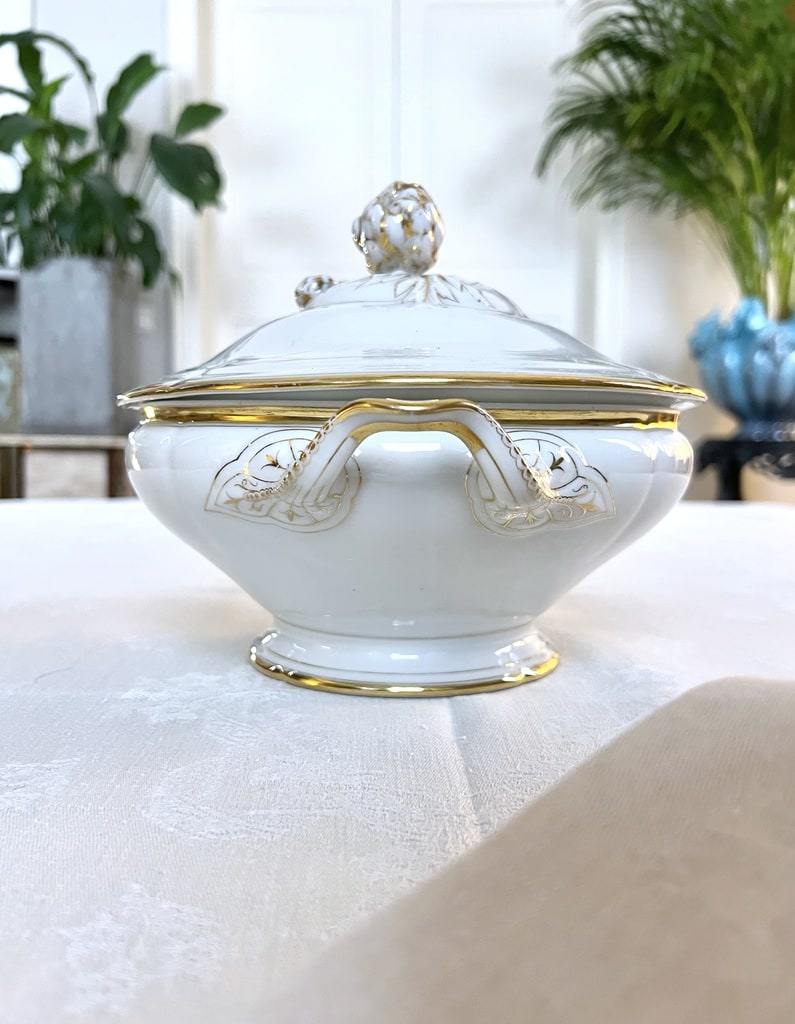 legumier-couverts-porcelaine-blanche-limoges-jean-pouyat-decor-or-fin-monogrammes-service-de-table-piece-de-forme-antiquaire-brocante