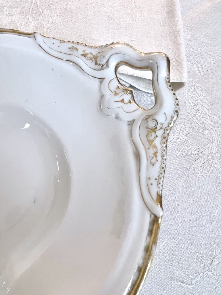 plat-de-service-porcelaine-limoges-jean-pouyat-blanc-or-fin-monogrammes-vaisselle-19e-siecle-brocante-antiquites
