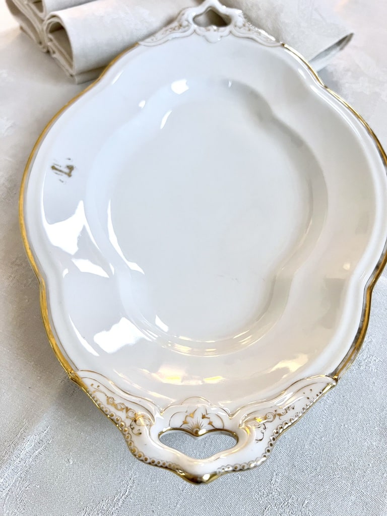 plat-de-service-viande-poisson-porcelaine-blanche-monogrammes-or-fin-limoges-jean-pouyat-brocante-antiquaire