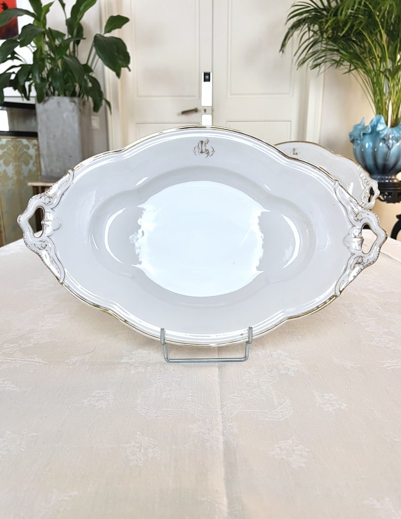 plat-de-service-ancien-jean-pouyat-porcelaine-limoges-decor-or-fin-monogrammes-service-de-table-classique-antiquaire-brocante