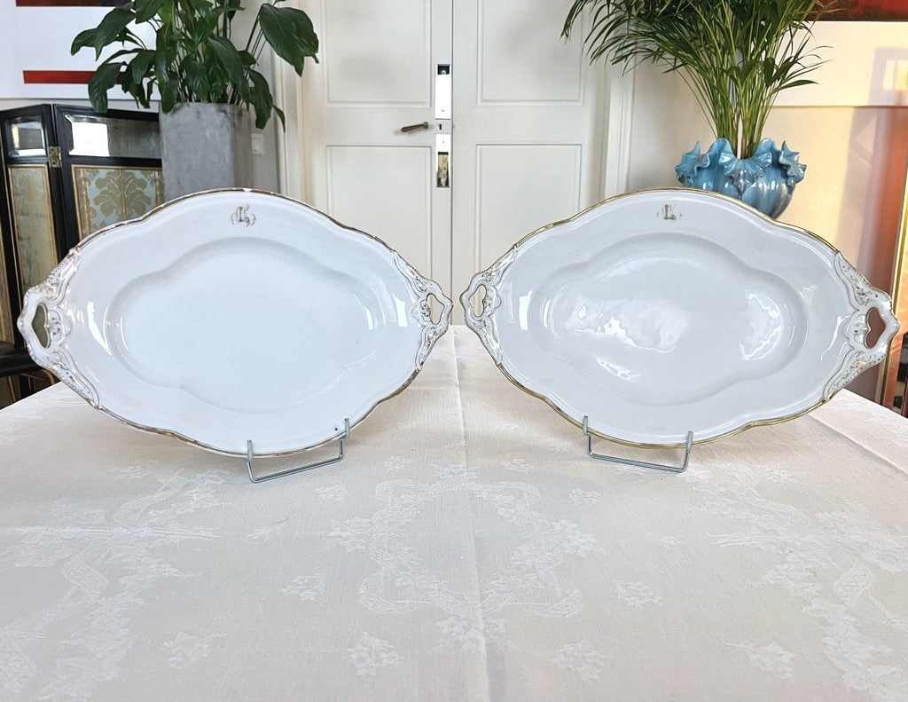 plats-de-service-ovale-porcelaine-blanche-et-or-fin-monogrammes-jean-pouyat-limoges-service-de-table-19e-siecle-antiquites-brocante