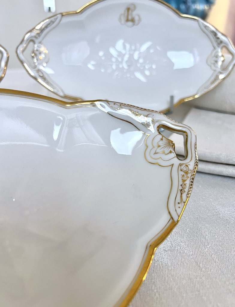 raviers-coupe-porcelaine-blanche-limoges-jean-pouyat-decor-or-fin-monogrammes-antiquaire-brocante-vaisselle