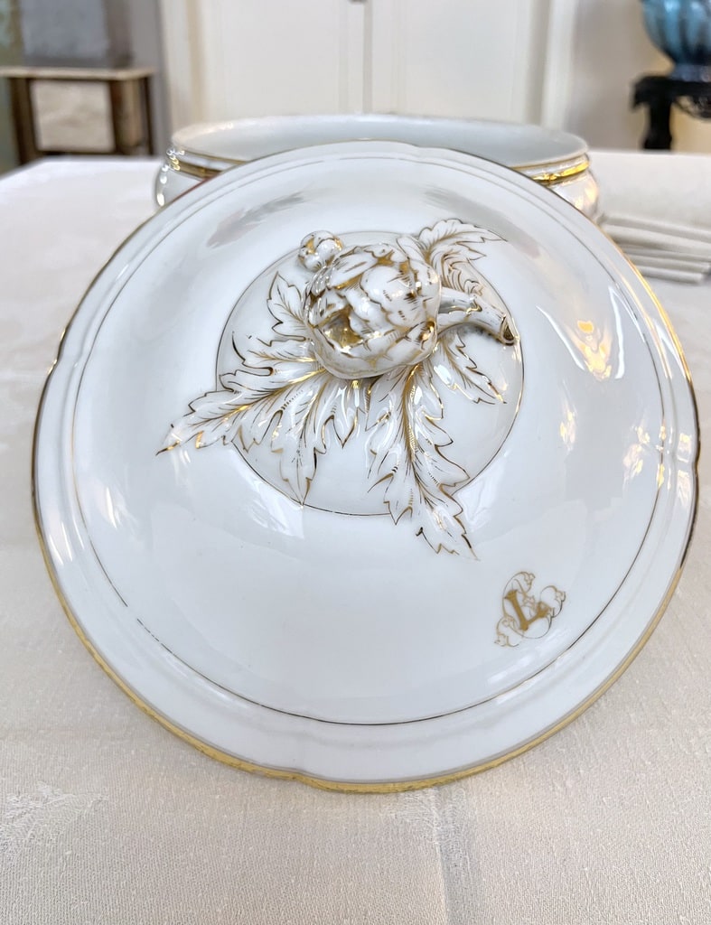couvercle-soupiere-fretel-artichaut-jean-pouyat-porcelaine-blanche-limoges-antiquaire-vaisselle-francaise-brocante