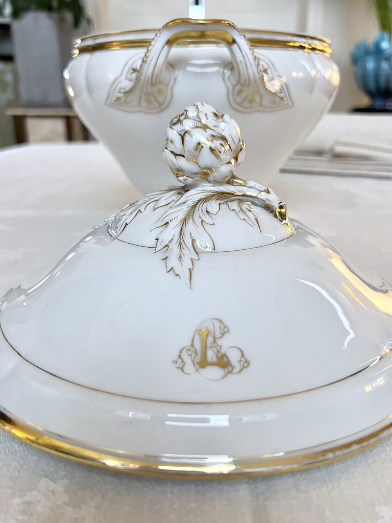 soupiere-porcelaine-blanche-vieux-paris-limoges-jean-pouyat-monogrammes-or-fin-vaisselle-francaise-classique-antiquaire-brocante