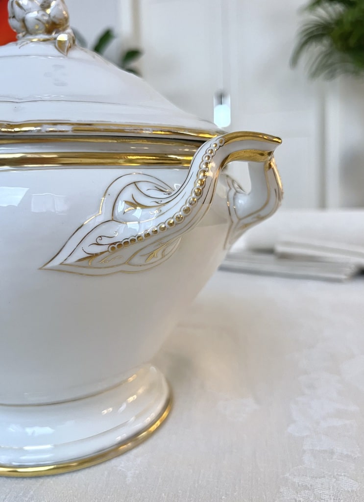 soupiere-porcelaine-blanche-decor-or-fin-monogrammes-limoges-jean-pouyat-vaisselle-19e-siecle-brocante-antiquaire