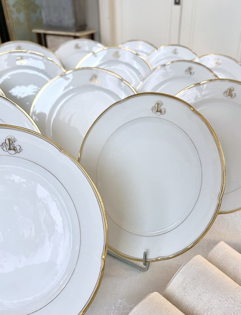 assiettes-a-dessert-anciennes-porcelaine-de-limoges-manufacture-jean-pouyat-brocante-antiquaire-vaisselle-vintage-et-classique