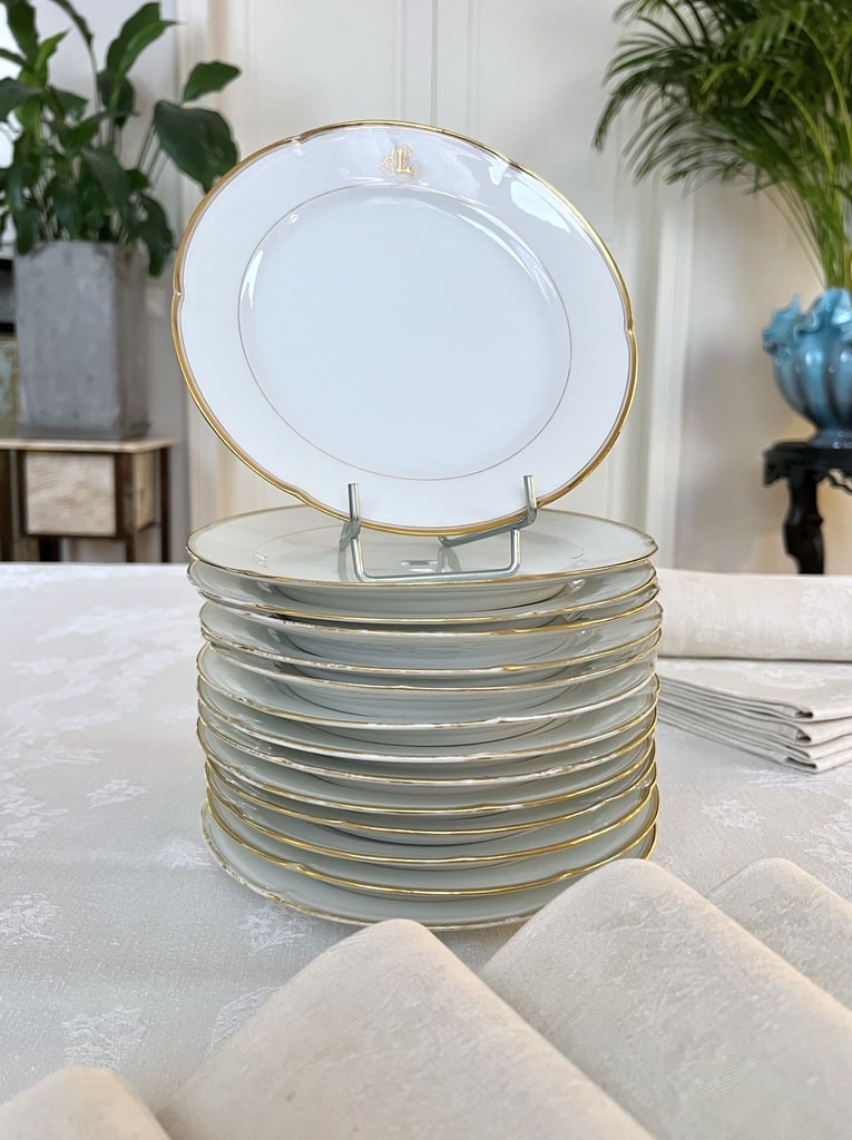 service-assiettes-a-dessert-manufacture-jean-pouyat-porcelaine-de-limoges-vaisselle-classique-style-vieux-paris-blanc-dore-brocante-antiquaire