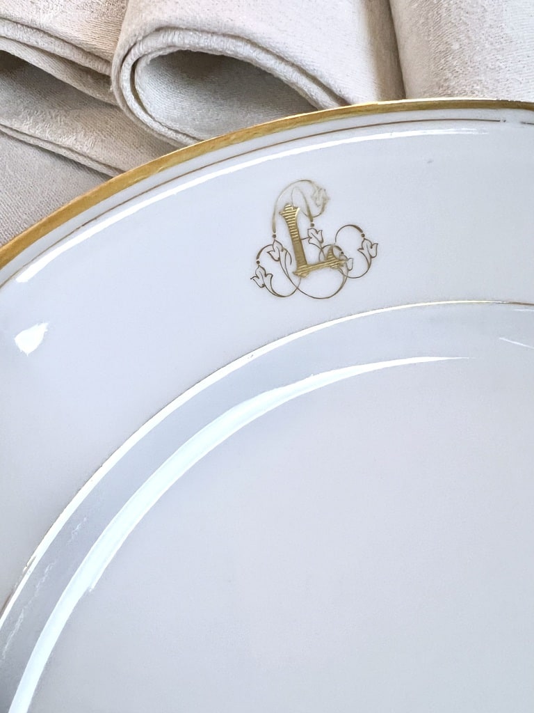porcelaine-blanche-ancienne-monogrammes-initiales-or-fin-service-de-table-jean-pouyat-limoges-antiquites-brocante