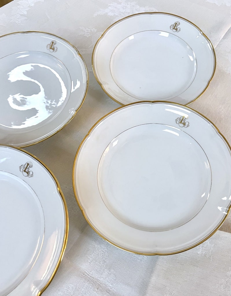 plats-de-service-porcelaine-ancienne-blanc-or-fin-monogrammes-initiales-vaisselle-classique-francaise-vieux-paris-jean-pouyat-limoges-brocante-antiquaire