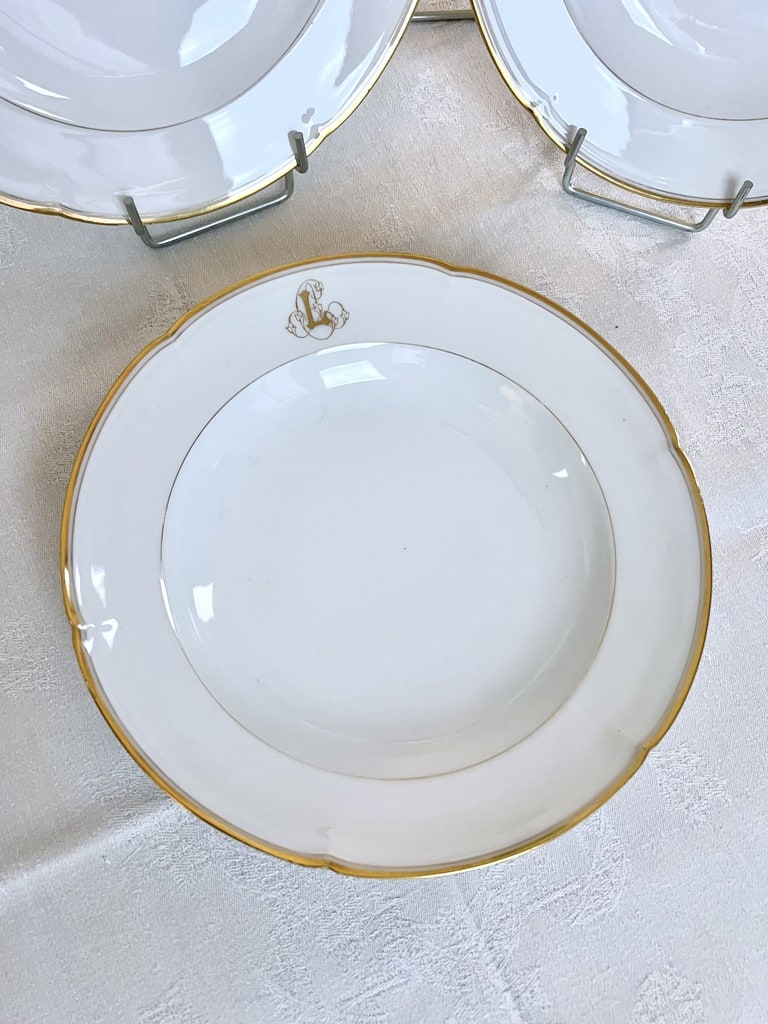 assiettes-a-potage-manufacture-jean-pouyat-porcelaine-de-limoges-service-de-table-ancien-brocante-antiquaire-vaisselle-classique