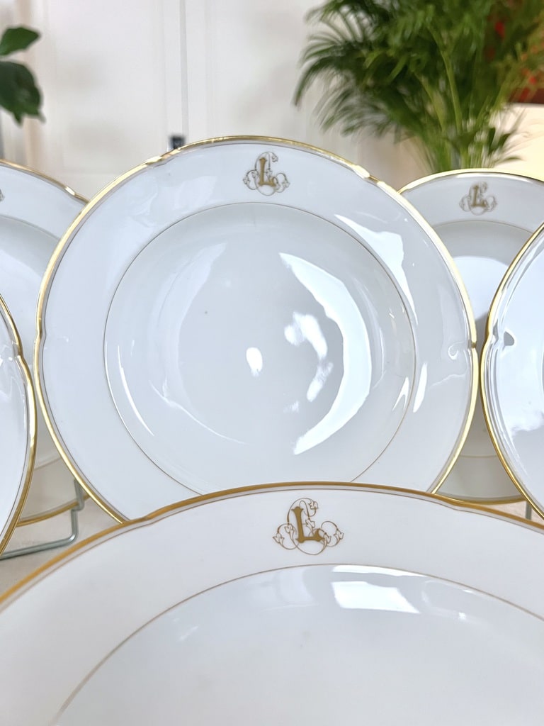 assiettes-creuses-ancienne-porcelaine-limoges-manufacture-jean-pouyat-monogrammes-or-fin-service-de-table-19e-siecle-antiquaire-brocante
