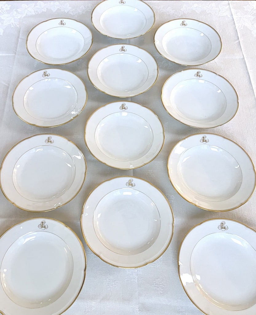 assiettes-a-potage-ancienne-service-de-table-porcelaine-de-limoges-manufacture-jean-pouyat-brocante-antiquaire-art-de-la-table-francais