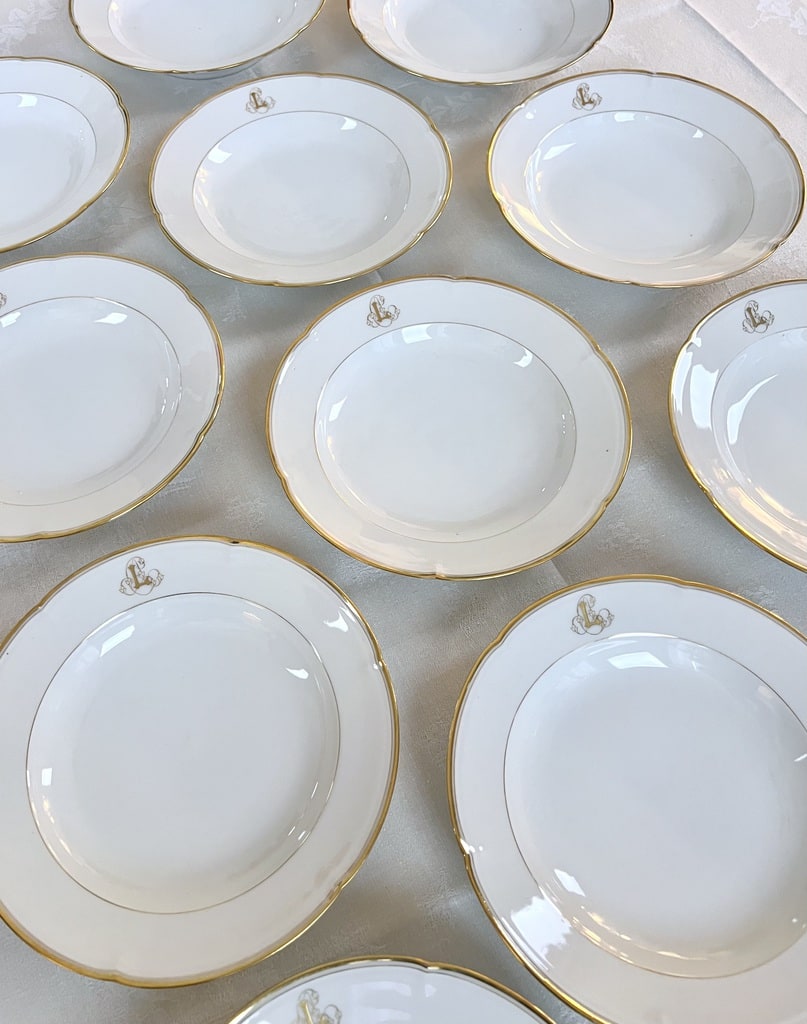 service-d-assiettes-creuses-potage-en-porcelaine-de-limoges-19e-siecle-manufacture-jean-pouyat-vaisselle-style-classique-brocante-antiquites