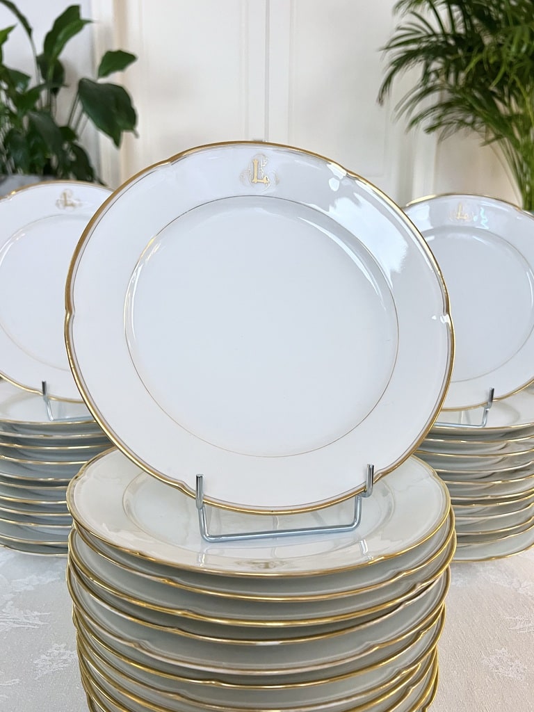 assiettes-plates-porcelaine-vieux-paris-monogrammes-filets-or-fin-brocante-antiquaire-vaisselle-classique-francaise