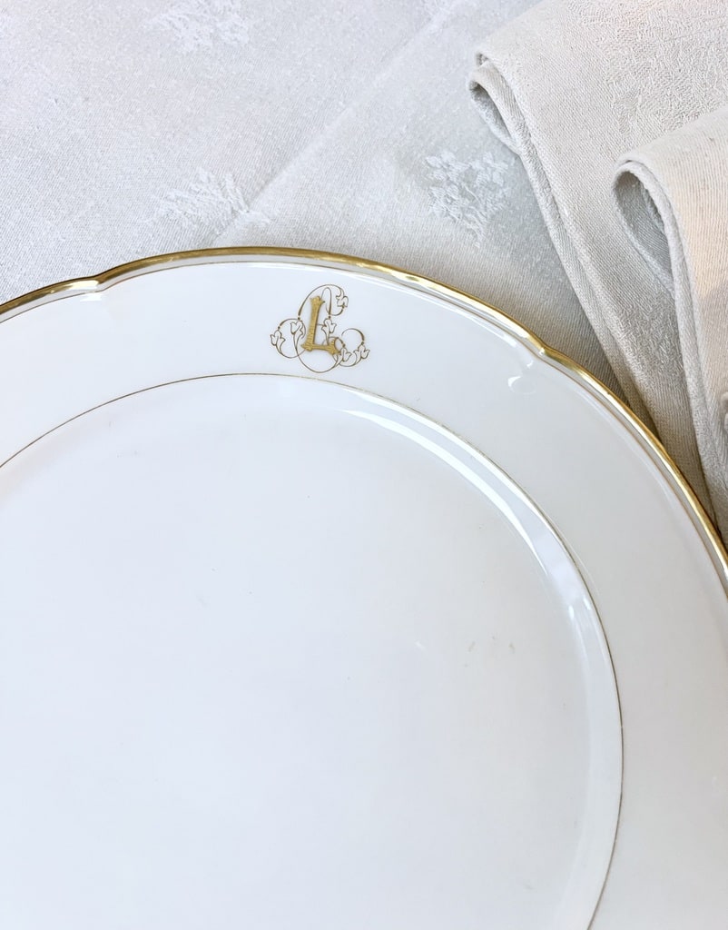 porcelaine-de-limoges-monogrammes-initiales-filets-or-fin-service-de-table-jean-pouyat-brocante-antiquites