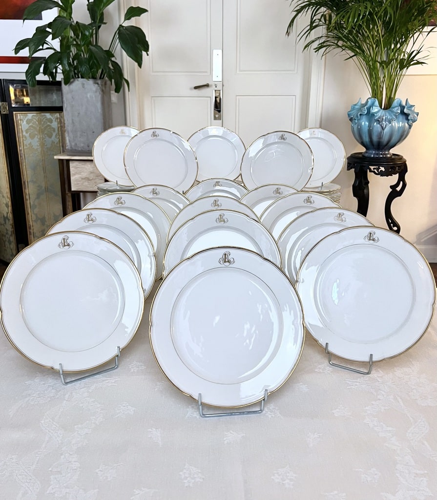 service-de-table-anciens-porcelaine-blanche-vieux-paris-monogrammes-filets-or-fin-manufacture-jean-pouyat-limoges-19e-siecle-brocante-antiquaire