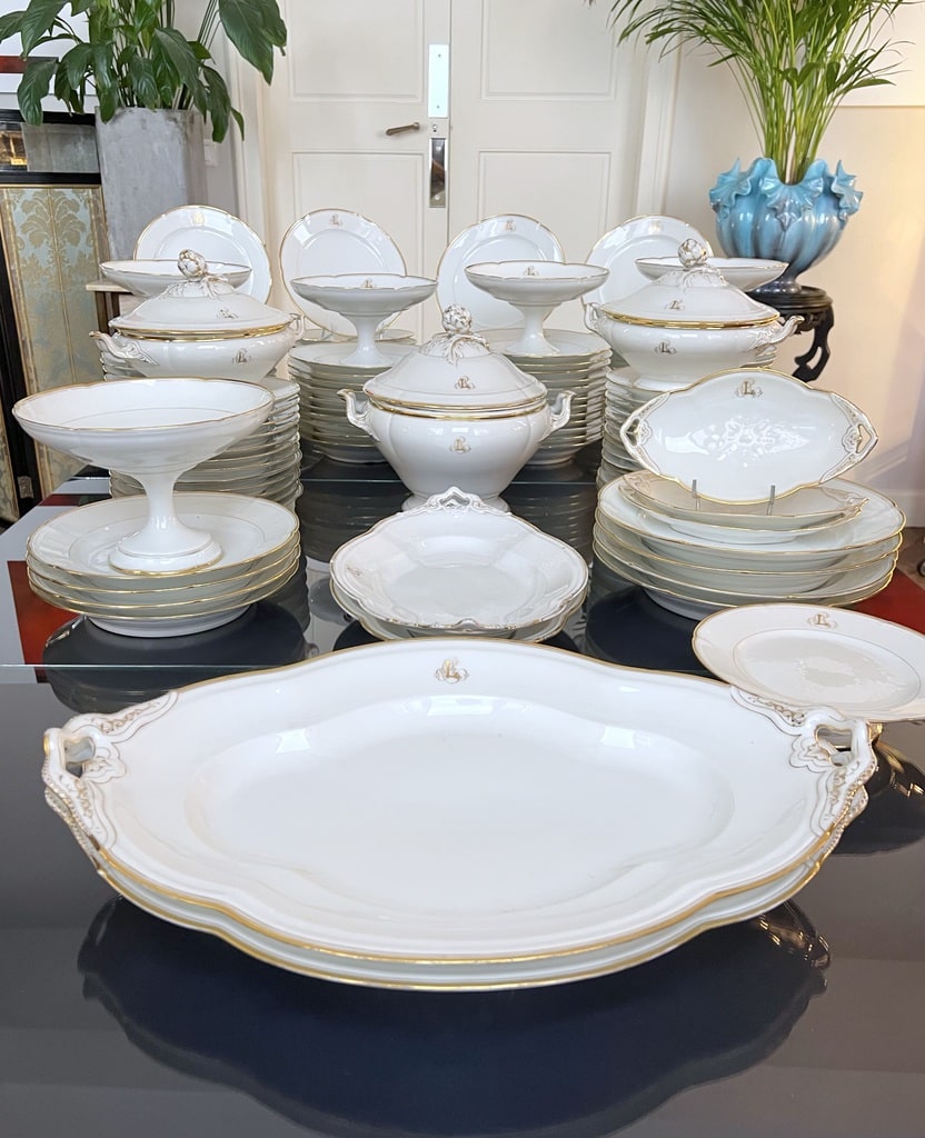 service-de-table-ancien-porcelaine-de-limoges-manufacture-jean-pouyat-monogrammes-decor-classique-or-fin-brocante-art-de-la-table-antiquaire