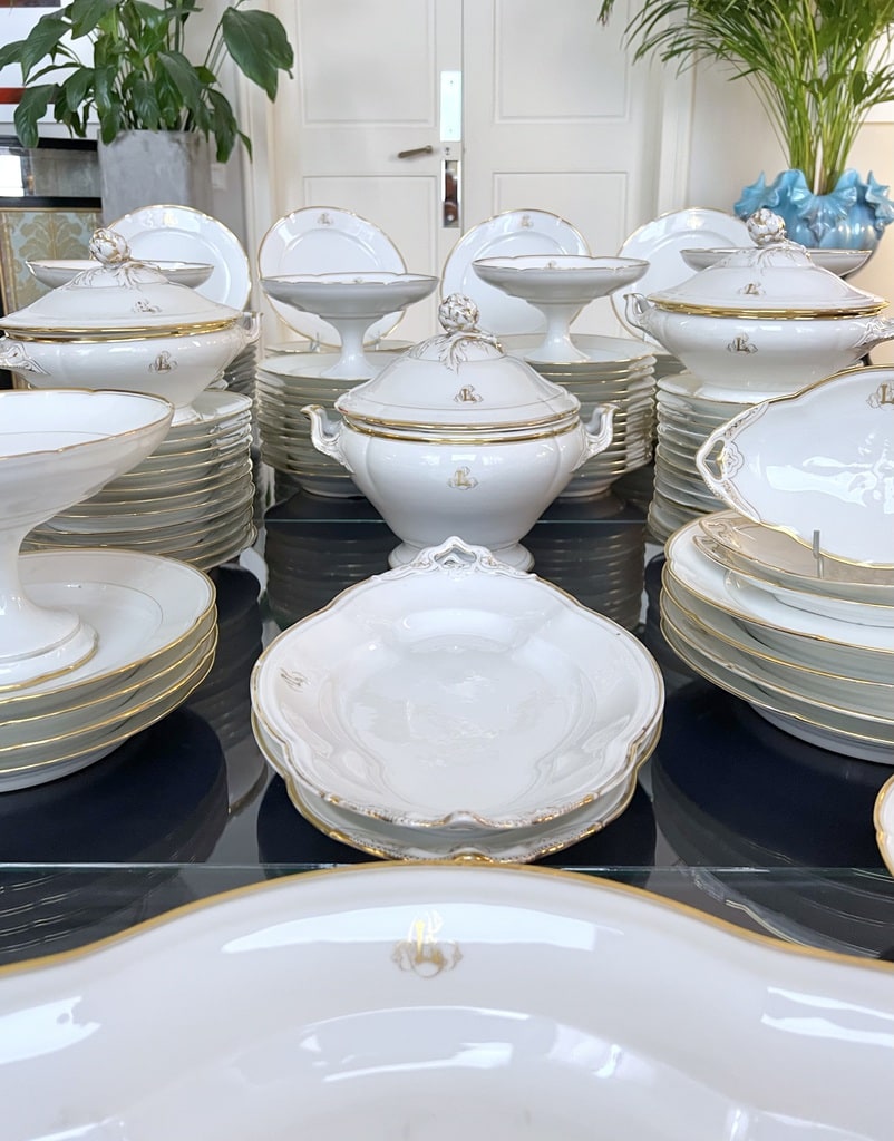 service-de-table-piece-de-forme-assiettes-porcelaine-blanche-vieux-paris-jean-pouyat-19e-siecle-brocante-antiquaire