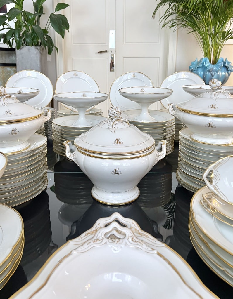 service-de-table-porcelaine-de-limoges-manufacture-jean-pouyat-monogrammes-fretel-artichaut-brocante-antiquaire-vaisselle-france
