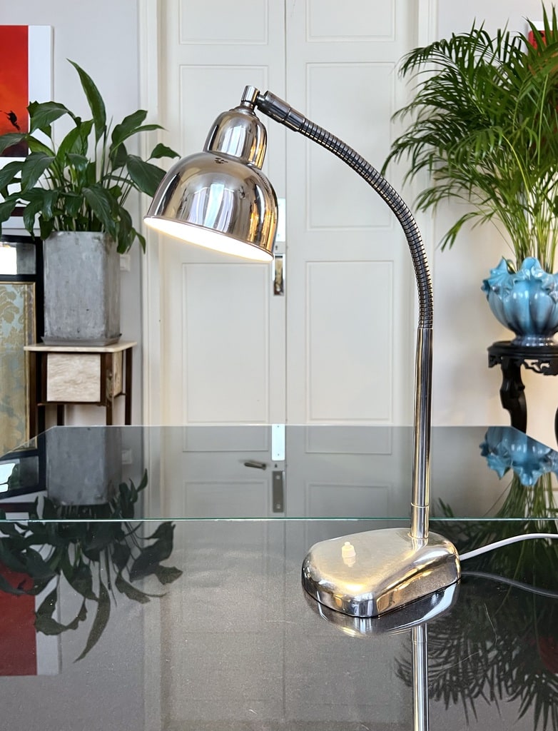 luminaire-vintage-metal-chrome-bras-articule-orientalbe-atelier-bureau-industriel-brocante-luminaire-ancien-20e-siecle-antiquaire