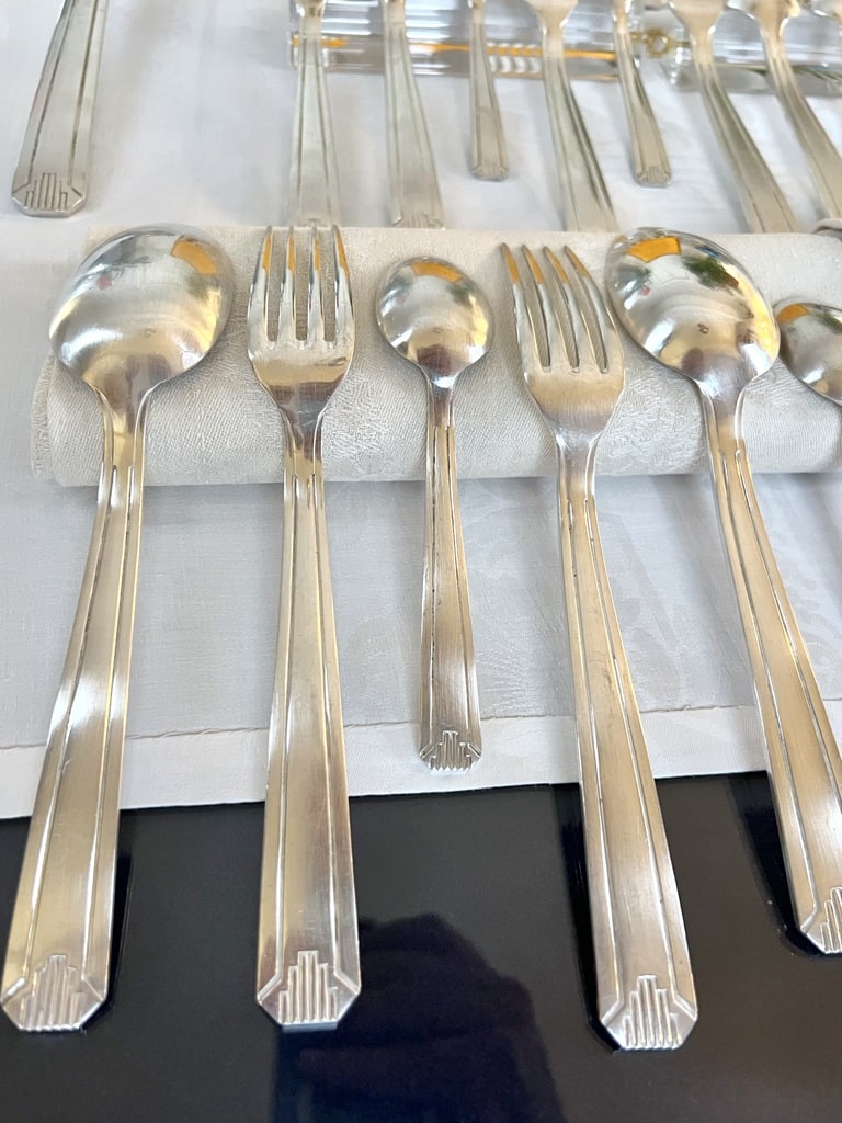 couverts-anciens-metal-argente-epoque-art-deco-style-1930-brocante-art-de-la-table-vaisselle-ancienne-antiquites