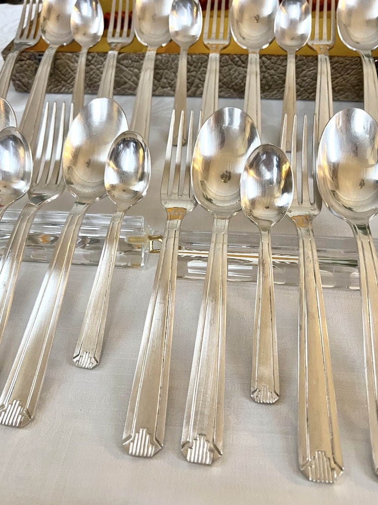 couverts-anciens-metal-argente-style-art-deco-1930-brocante-vintage-art-de-la-table-brocante-antiquaire-vaisselle-moderne