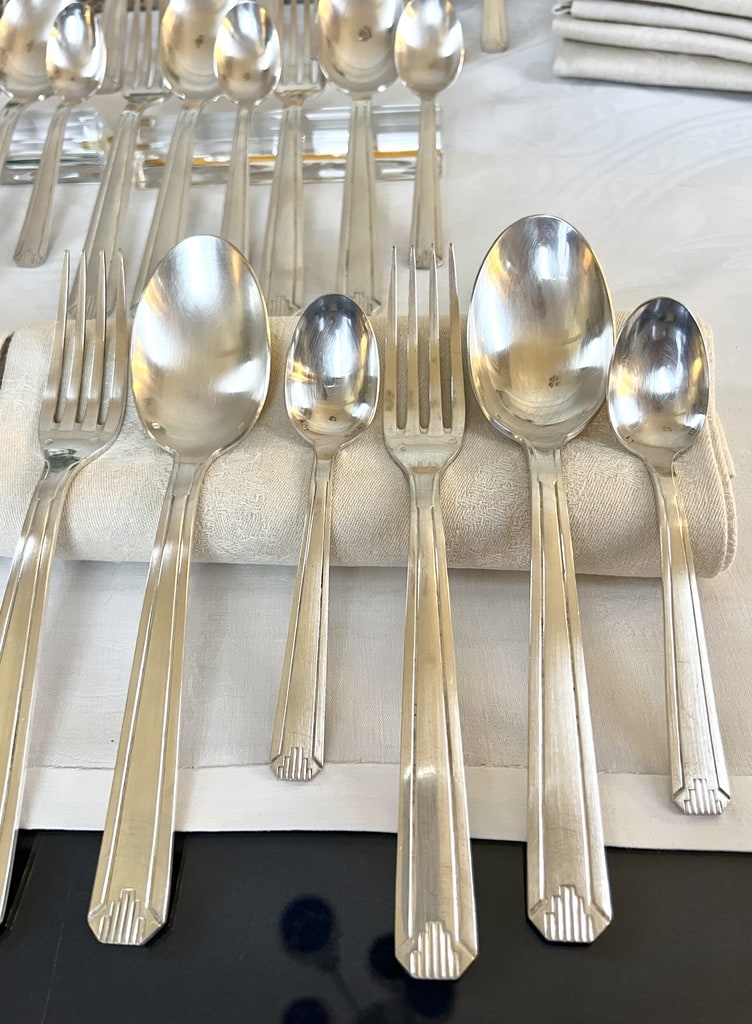 couverts-modernes-style-art-deco-metal-argente-menagere-coffret-ecrin-boutique-vaisselle-vintage-antiquaire
