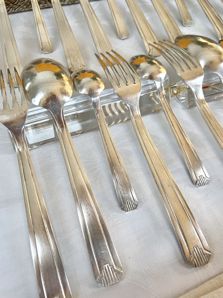 couverts-anciens-metal-argente-style-moderne-1930-art-deco-brocante-art-de-la-table-vaisselle-ancienne