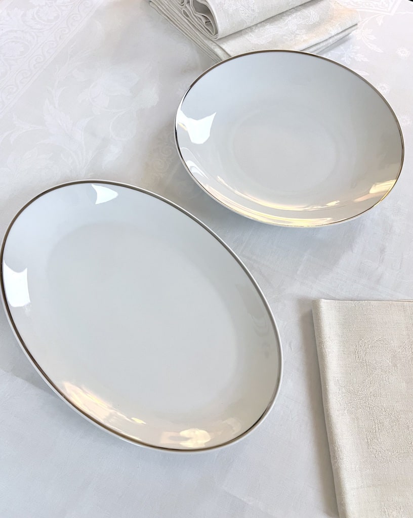 legumier-et-plat-a-viande-porcelaine-blanche-vaisselle-moderne-style-1970-filet-argent-piece-de-forme-service-de-table-brocante