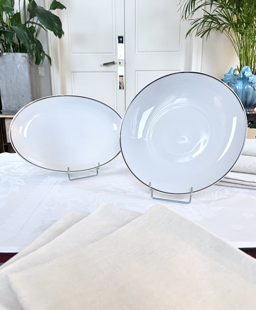 legumier-plat-de-service-ovale-porcelaine-blanche-filet-platine-piece-de-forme-porcelaine-blanche-style-1970-brocante-vaisselle-moderne