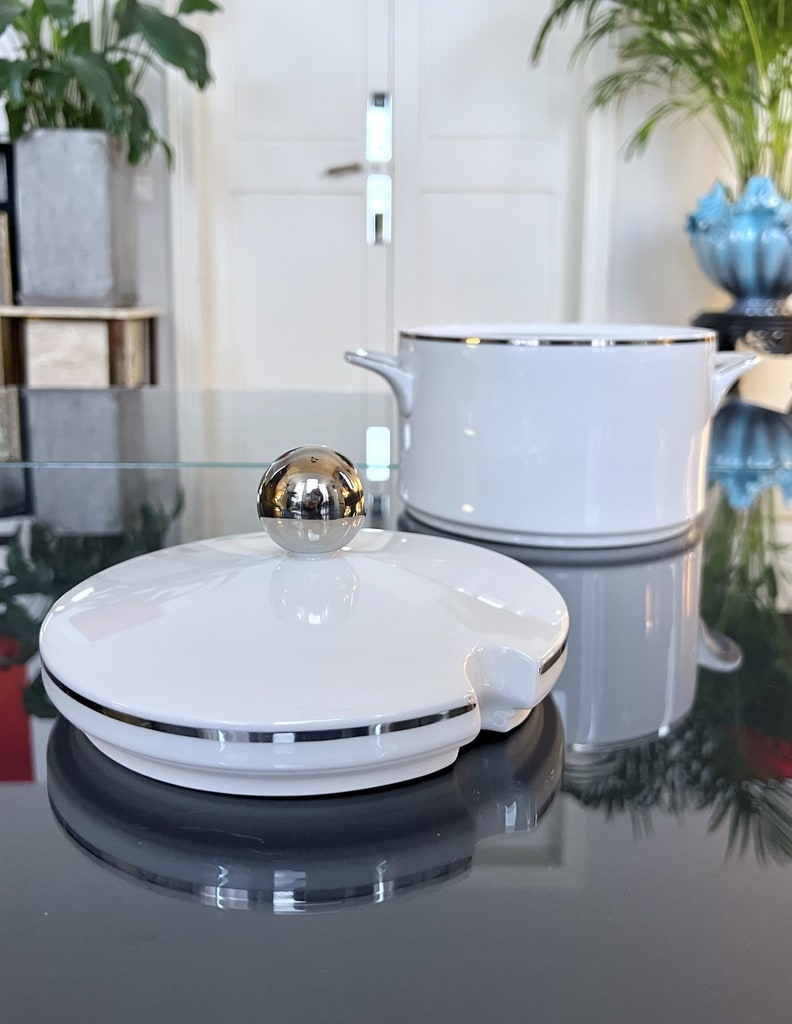 soupiere-vintage-porcelaine-blanche-service-de-table-moderne-style-1970-filet-platine-argent-art-de-la-table-brocante