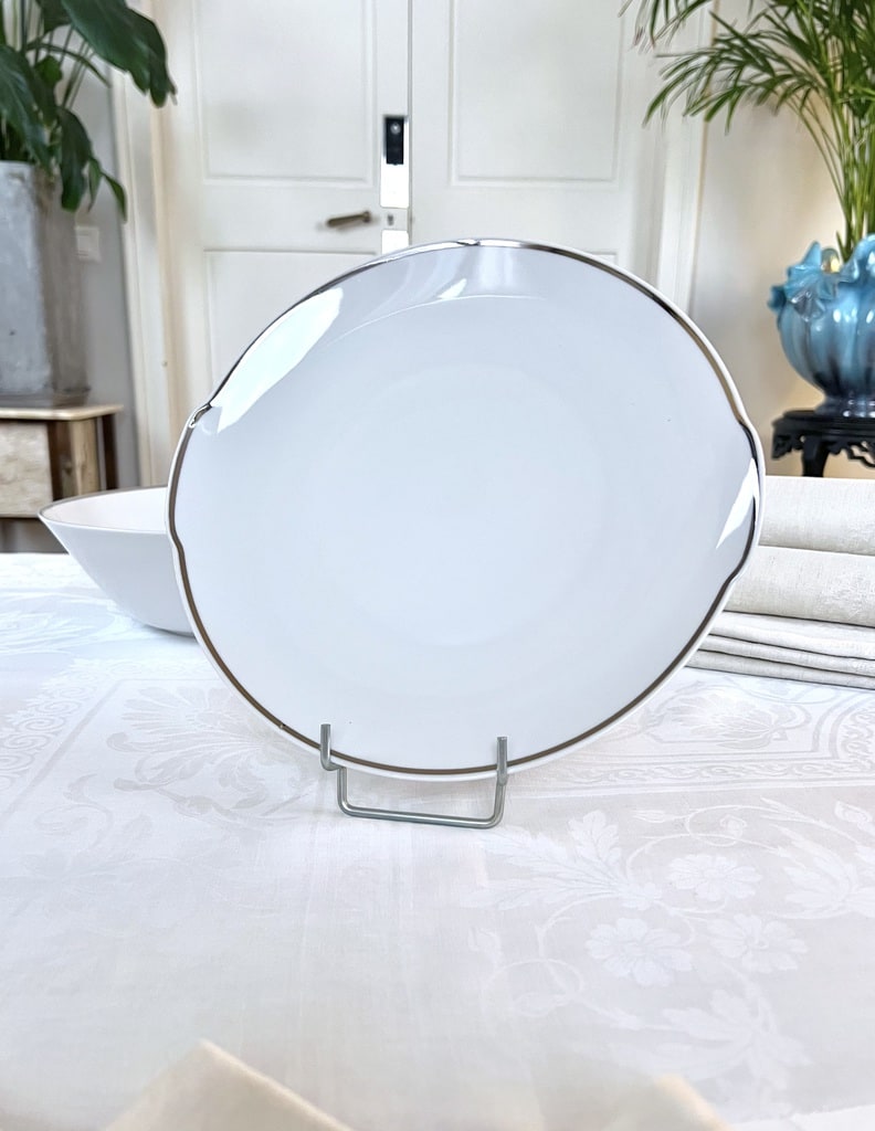 plat-a-gateau-tarte-porcelaine-blanche-filet-argent-style-moderne-1970-brocante-vintage-art-de-la-table