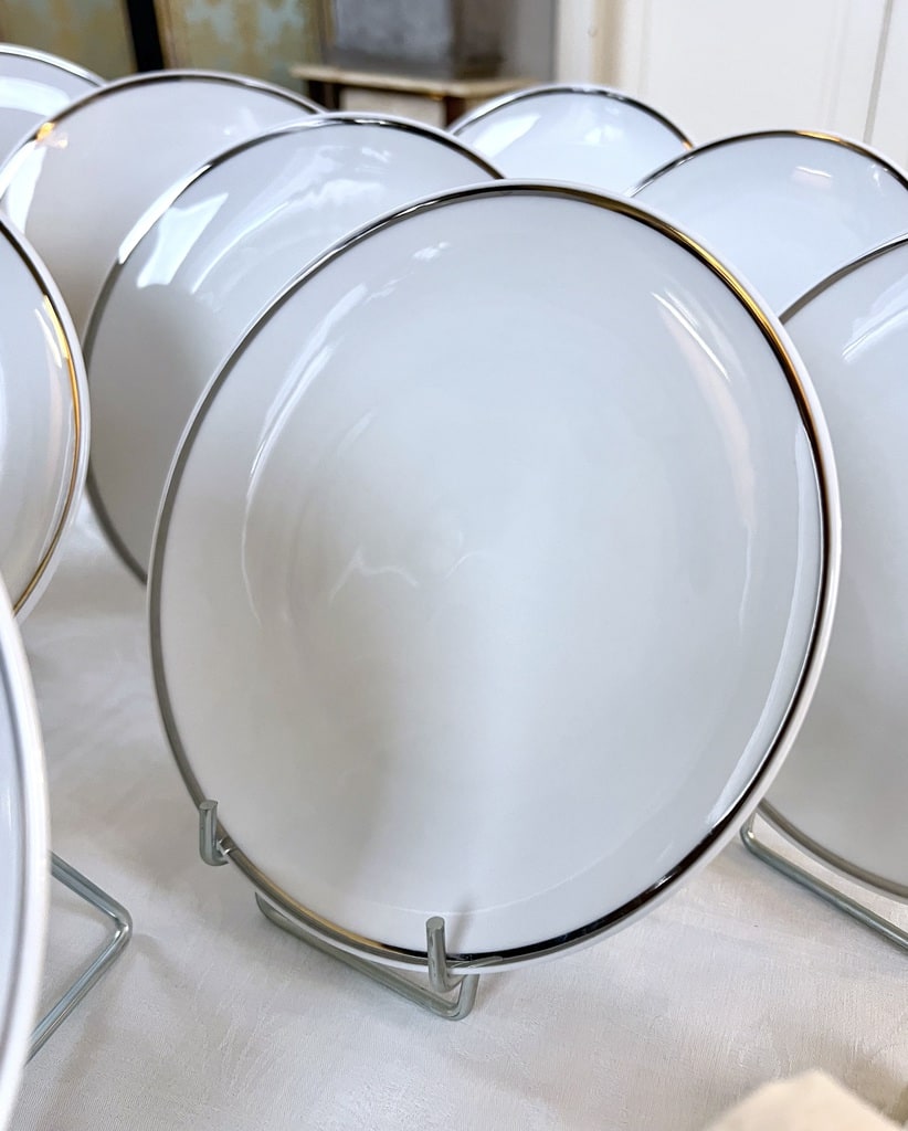 assiettes-dessert-porcelaine-filet-argent-brocante-antiquites-vaisselle-moderne-vintage-style-1970
