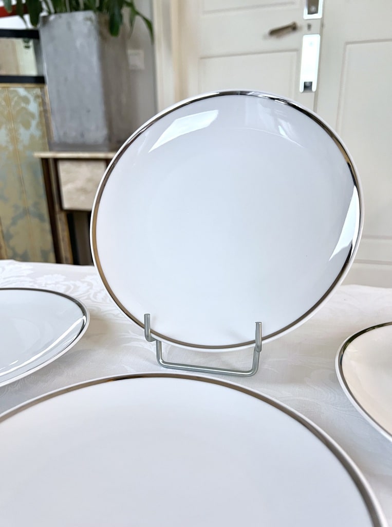assiettes-dessert-porcelaine-blanche-filet-platine-service-de-table-vintage-1970-blanc-argent-antiquites-brocante