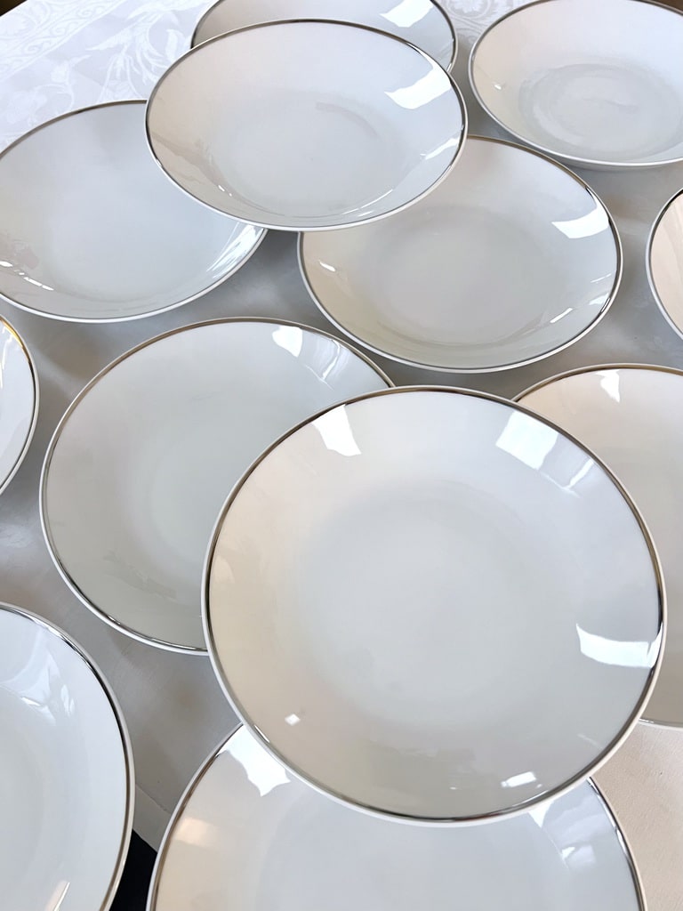 assiette-potage-anciennes-porcelaine-blanche-filet-platine-vaisselle-vintage-1970-style-brocante-antiquaire