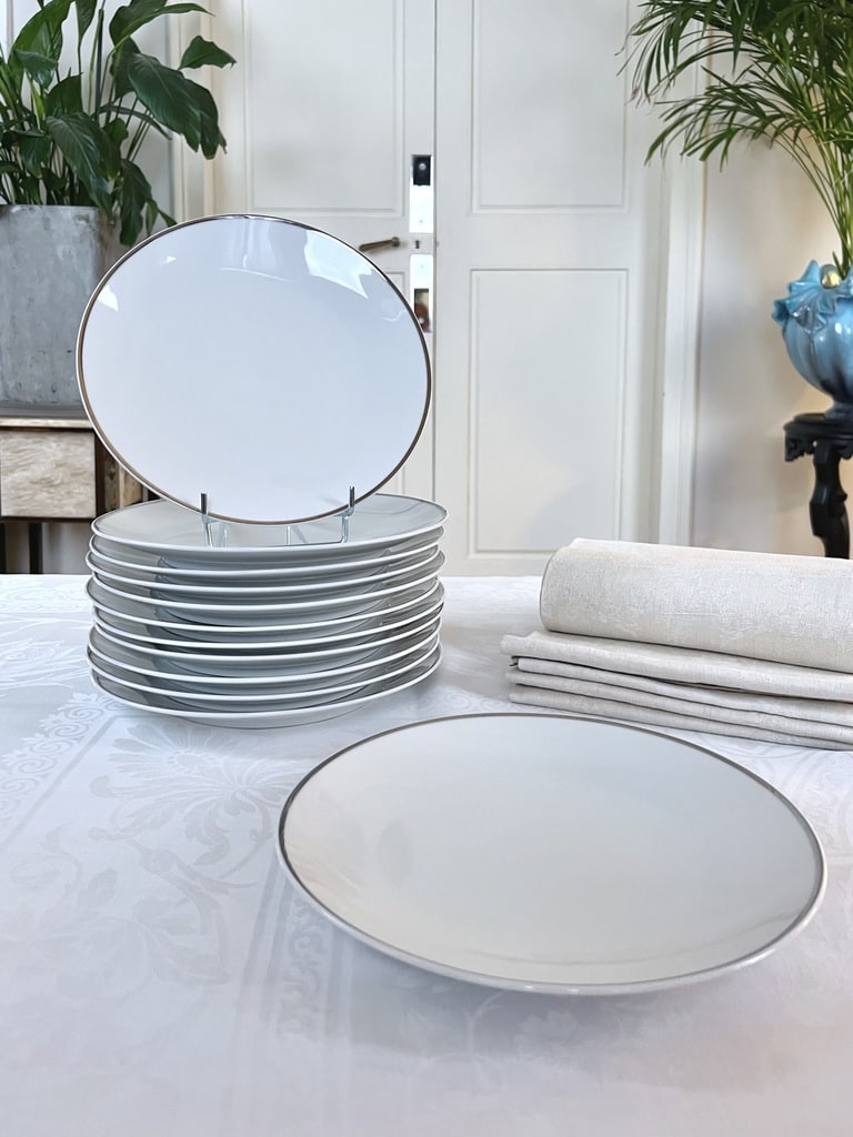 service-de-table-assiettes-plates-porcelaine-blanche-filet-platine-vaisselle-moderne-style-vintage-1970-brocante-antiquaire