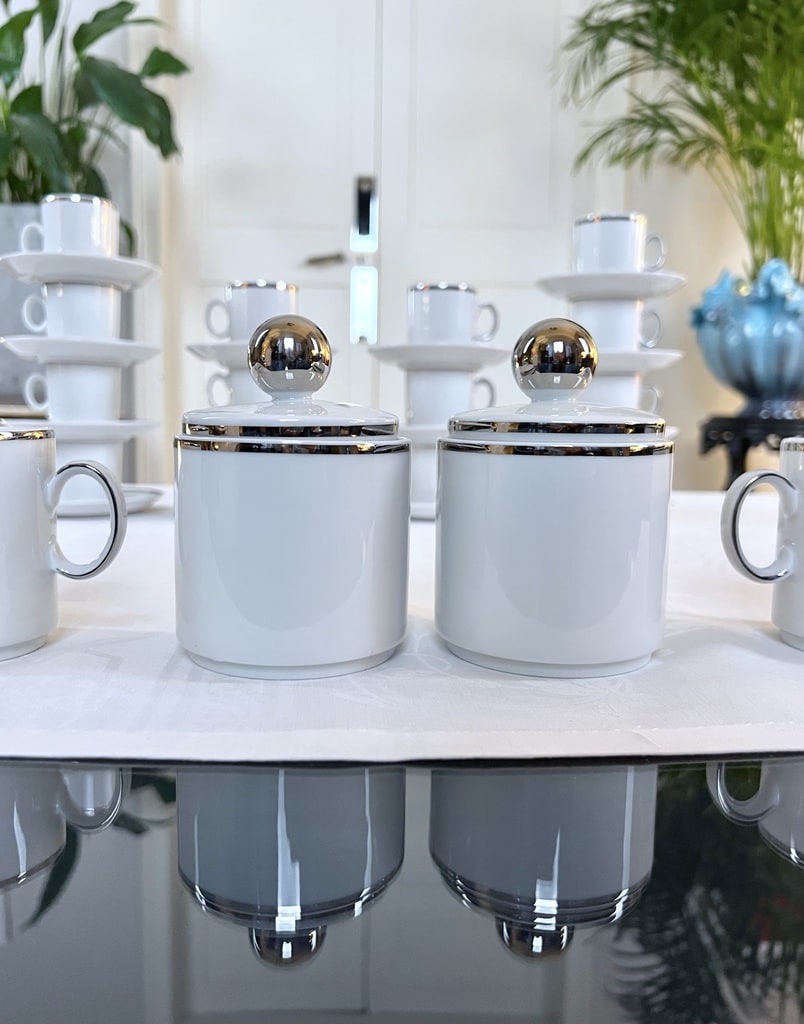paire-de-sucrier-porcelaine-blanche-style-moderne-1970-vaisselle-vintage-filet-argent-brocante-art-de-la-table