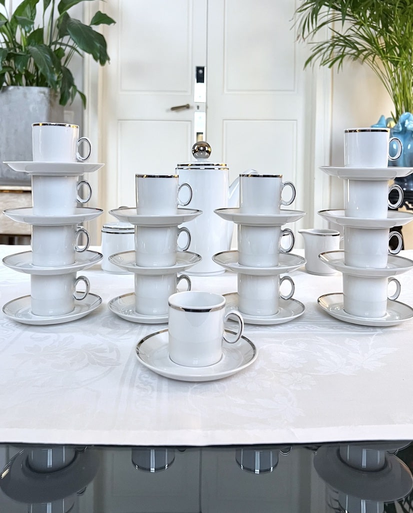 service-a-cafe-vintage-1970-porcelaine-blanche-filet-argent-vaisselle-moderne-20e-siecle-antiquaire-brocante-art-de-la-table