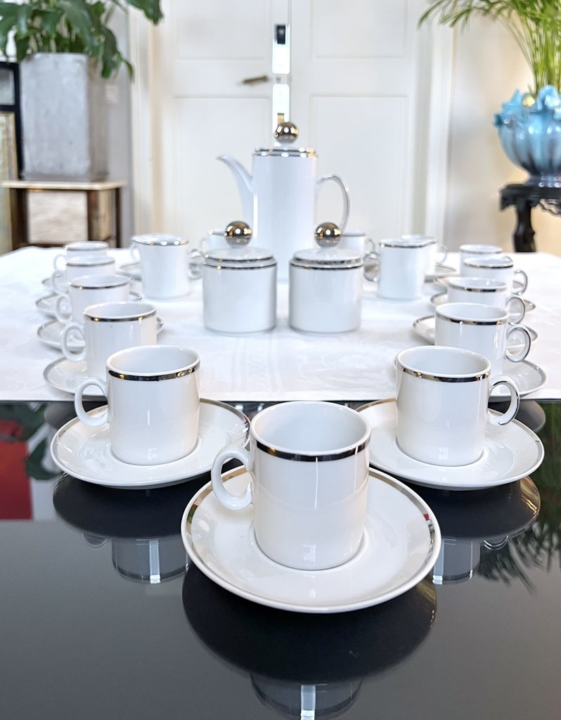 service-a-cafe-vintage-porcelaine-blanche-filet-platine-argent-tasses-cafetiere-sucrier-brocante