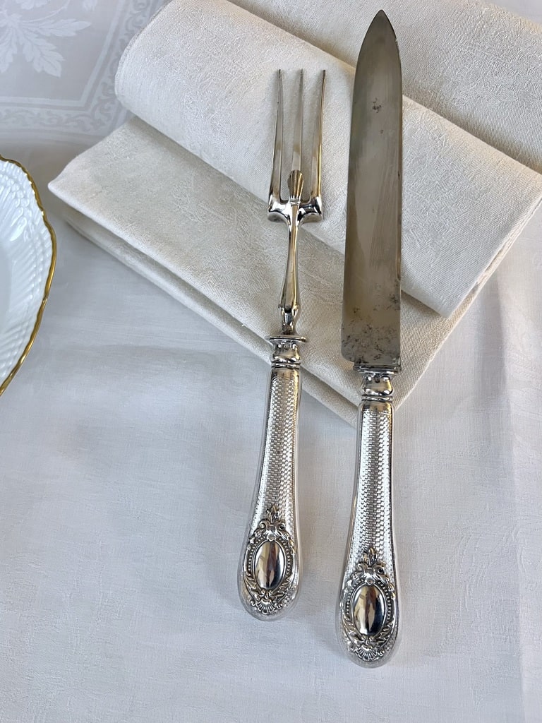 couverts-a-decoupe-viande-gigot-manche-argent-minerve-decor-guilloche-medaillon-brocante-antiquiare-menagere-ancienne