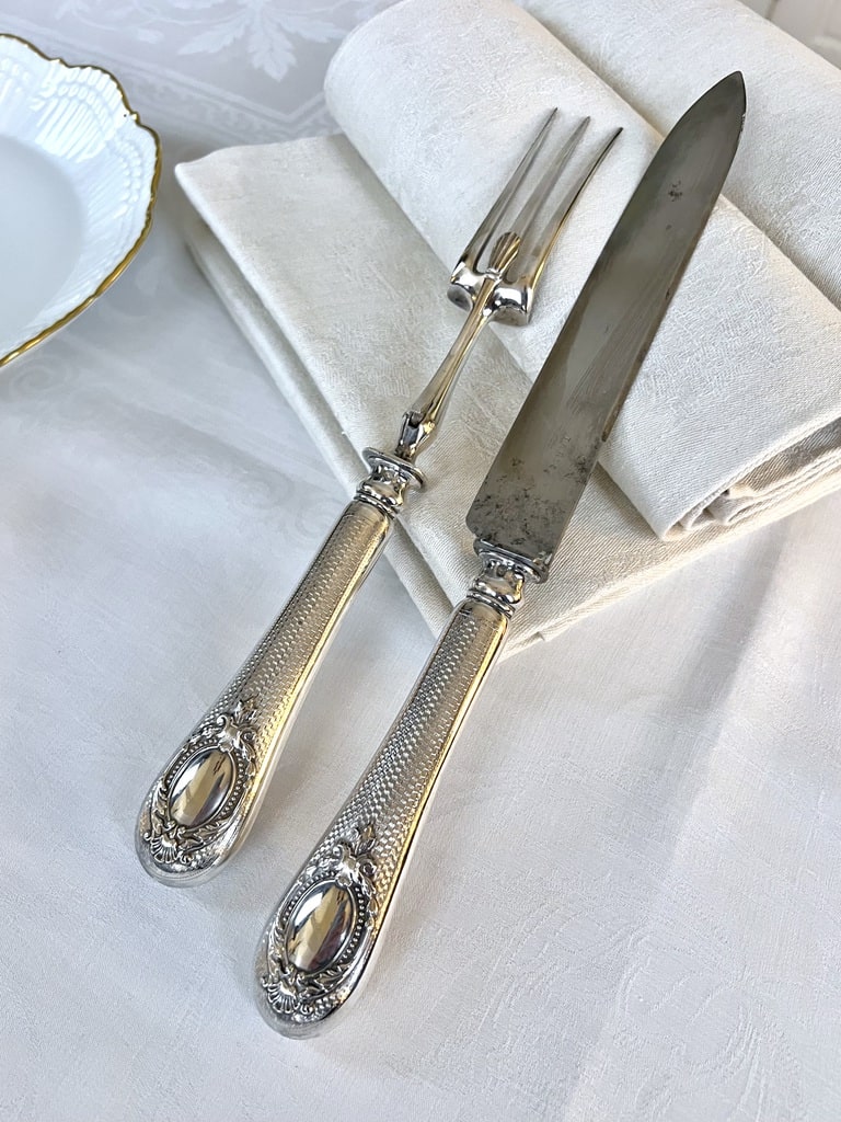 couverts-de-service-ancien-en-argent-decor-guilloche-medaillon-menagere-ancienne-art-de-la-table-brocante-19e-siecle-antiquaire
