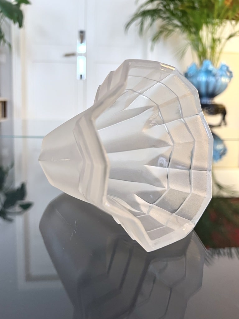 tulipe-en-verre-depoli-art-deco-signature-degue-luminaire-lampe-moderne-brocante-antiquites