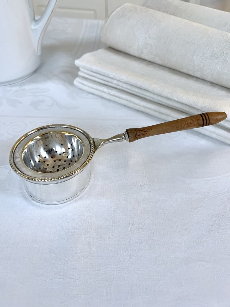 passoire-a-the-ancienne-metal-argenté-manche-en-bois-de-buis-vaisselle-ancienne-antiquaire-brocante